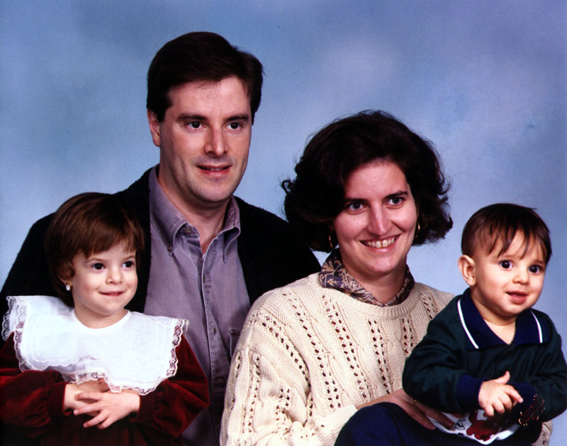 FamilyDIS.JPG (108726 bytes)