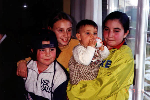 2Untitled-c3.jpg (43003 bytes)